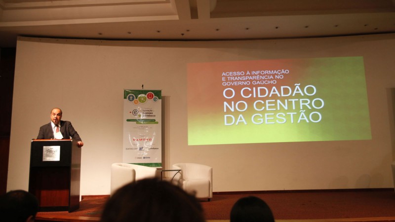 17-04-2014-Secretário Flávio Helmann participou do painel Transparência Pública - Dados Abertos