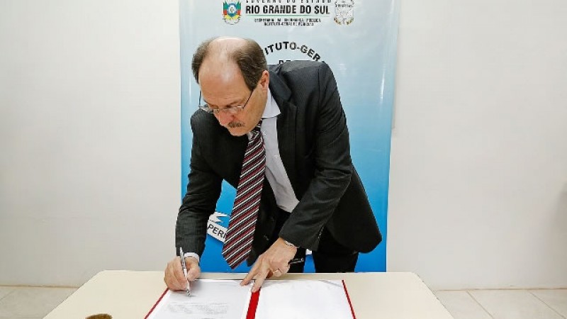 17-08-2016-Governador José Ivo Sartori assinou autorização para aberturo de concurso do IGP