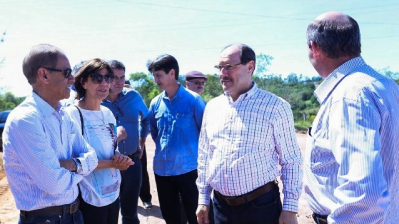 201611081640152016-10-04-governador-visitou-o-trecho-que-liga-arroio-do-padre-a-regiao-de-pelotas-e-a-br-116-foto-karine-vianapalacio-piratin.jpg