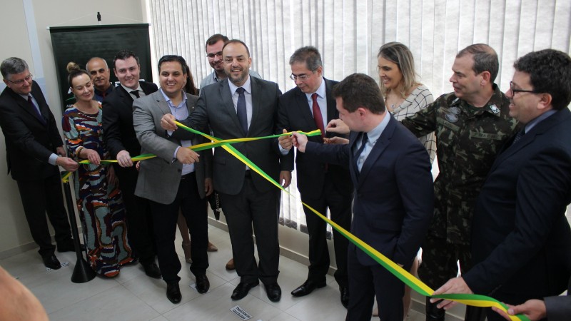 Inauguração das novas instalações da Defensoria Pública Regional de Santiago conta com a presença de autoridades locais e estaduais.