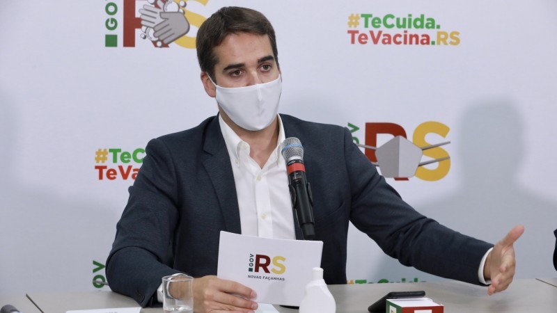 "É com a vacina que conseguiremos parar o vírus", disse Leite durante transmissão ao vivo pelo internet