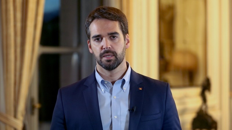 "Não há profissionais de saúde em número suficiente para um crescimento sem fim [da estrutura], afirma o governador 
