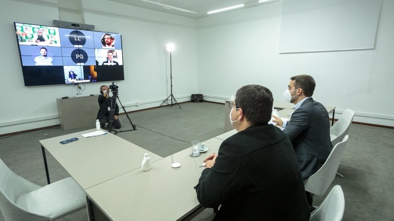 Governador Leite e o secretário Agostinho Meirelles na videoconferência seguida de entrevista coletiva virtual