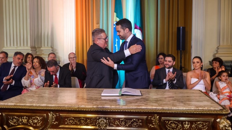 Ranolfo Vieira Júnior transmitiu cargo de governador a Eduardo Leite no final da manhã deste domingo (1º/1) 